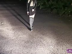 Russian School Chick Decided To Fap Her Cootchie At Night On The Street In The Light Of Headlights