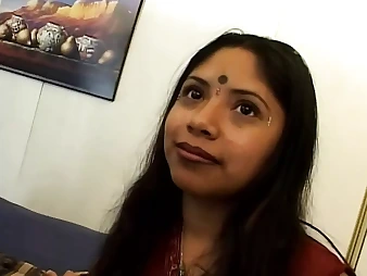 Indian mega-slut drilled by 2 cocks
