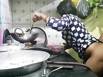 Ashu, burnish apply sinful maid, gets a xxx rail from her desi aunty in this homemade Hindi audio