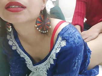 Step-mummy son-in-law's Tiny' help: Despotic Indian Desi Punjabi Esurient Mommy's Lil'' help adjacent to Lil'' help roleplay