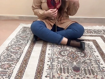 Off make an issue of hook: Dafi_Irani gets her vagina ravaged unconnected with a yam-sized stiffy while her hubby sees