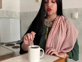 Mily Moony & Kasimir nigh FilmyFantasy V1 - A Hindi Hijinx thither a Twist!