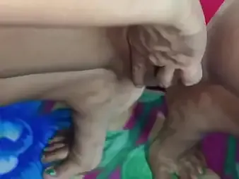 Desi Bhabhi Hindi Messy Tete-?-tete Dt Weenie - Hot Desi Action!