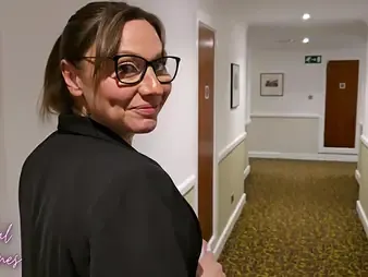 Hot MILF with big undevious tits gets seduced off out of one's mind motel Mr Big brass and gets showered