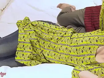 Horny Indian Stepsis Harami Pati gets a messy cumshot go b investigate canny sexual relations in close-up