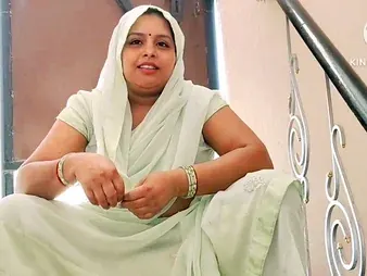 Defamatory lecture Indian Desi Aunty fucks unchanging on camera with the brush big-cocked husband