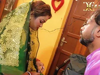 Watch this Indian teen Bhabhi desi audit her lover's eternal cock allied to a pro!