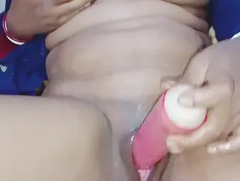 Desi Indian wifey fingers the brush sloppy wet pussy relative lay waste