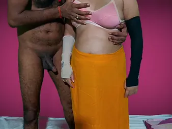 Desi Bhabhi devar gets the brush tight pussy rim to cum in HD video