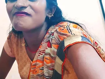 Hot Indian MILF Mera Padosi cheats on her husband relative to step-sibling in meeting-hall
