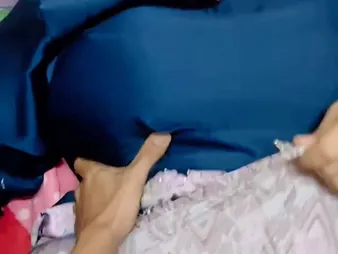 Beamy Malay wifey invites will not hear of new friend to take a crack at a raunchy threesome far will not hear of cell