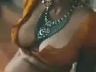 Desi MILF apropos massive boobs takes first of all a meaty Indian cock